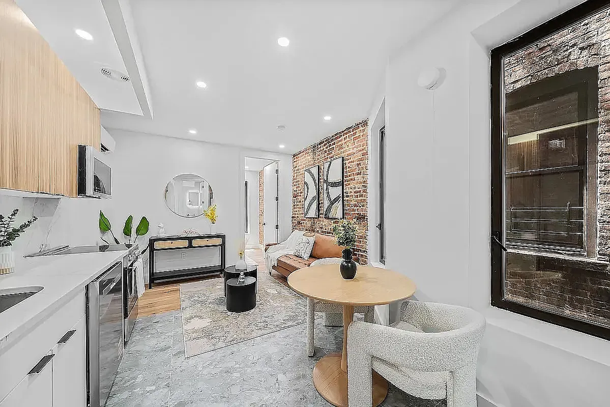 452 West 36th Street — Photo 3