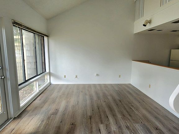 4th image of 828 Oakleigh Ave APT 5