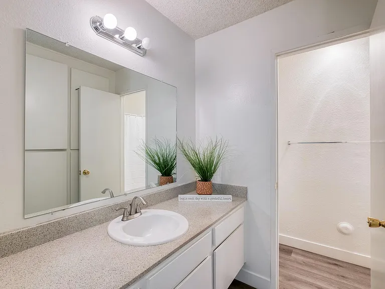 Riverstone Apartments — Photo 13