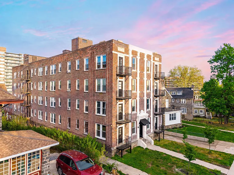 Belmont Place — Photo 9