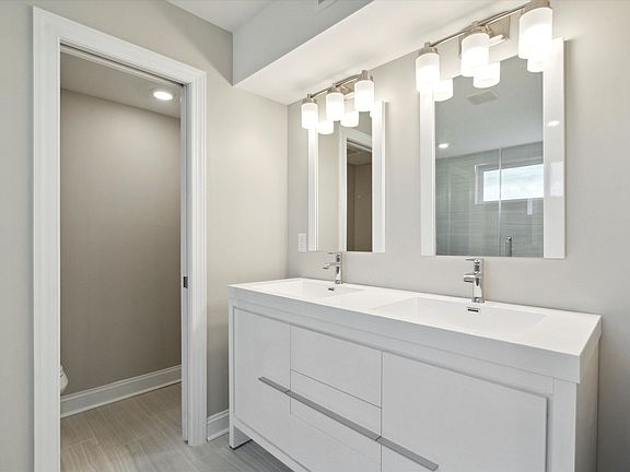 3rd image of 249 W Oxford St #1