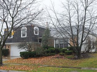125 E Fox Hill Dr, Buffalo Grove, IL