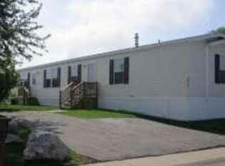 28907 Country Ln, Flat Rock, MI 48134
