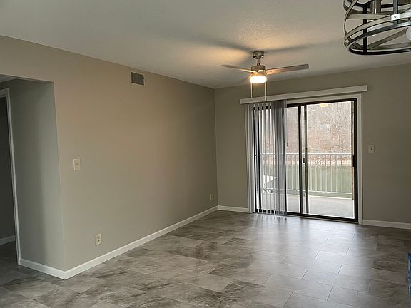 3rd image of 611 Lazy Days Rd
