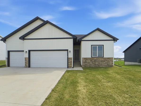 403 Varley Ln, Stuart, IA 50250