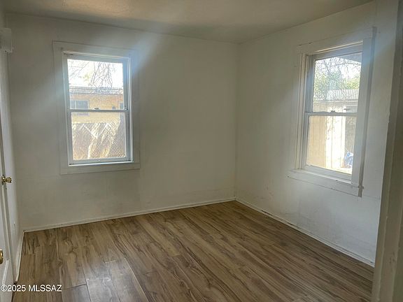 4th image of 120 W Blacklidge Dr