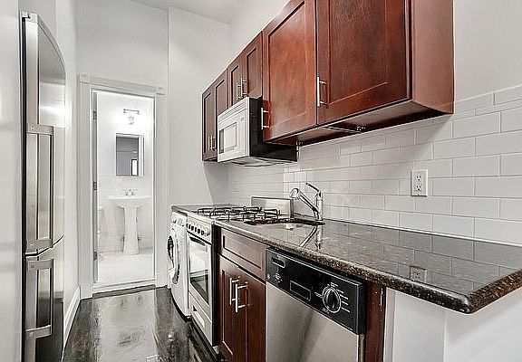 2nd image of 307 Mott St APT 4b