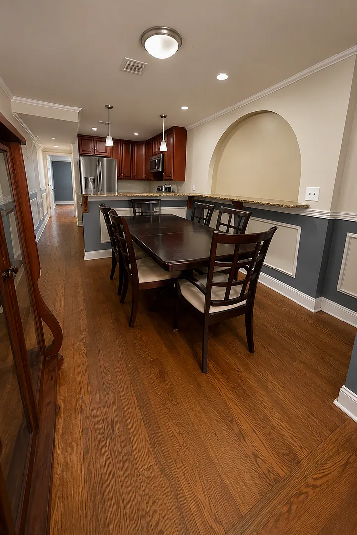 5-Bedroom 3 Bathroom w Roof Deck and Private Parking! — Photo 4