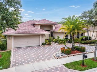 3852 Oak Ridge Cir, Weston, FL 33331
