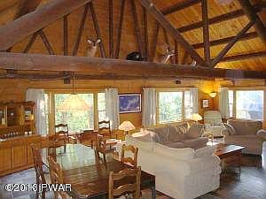 livingroom dining area