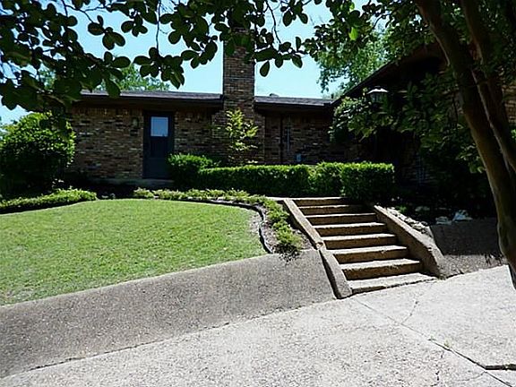 4th image of 604 Blue Lake Dr