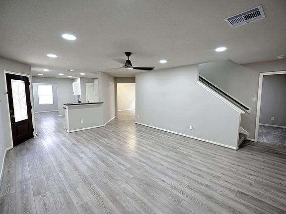 5th image of 2810 Packard Elm St