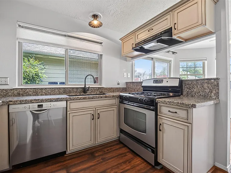 16174 Golden Sands Dr — Photo 8