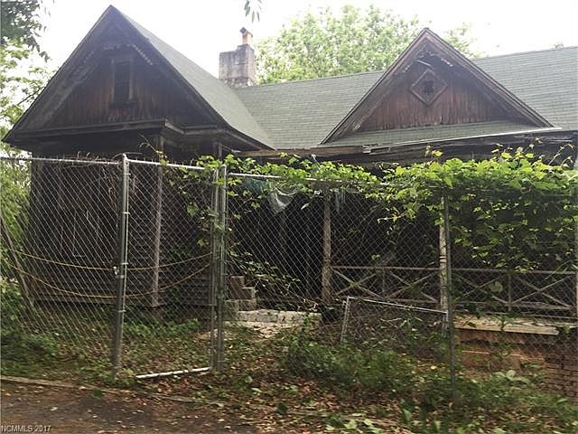 2nd image of 144 Park Ave N