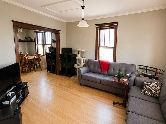 5th image of 426 N 13th Ave E