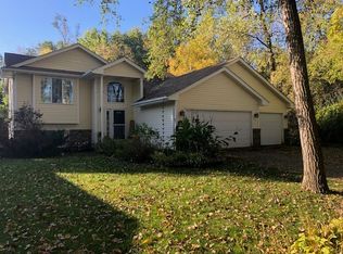 2432 Laport Dr, Mounds View, MN 55112