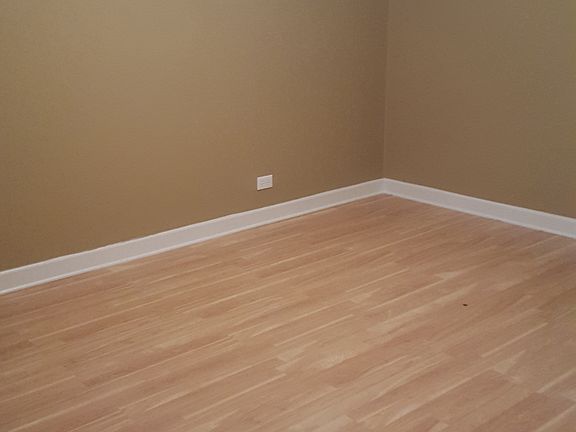 2nd image of 611 Yeoman St #House