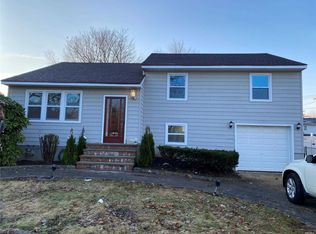 3766 Regent Ln, Wantagh, NY 11793