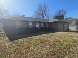 4980 NE Chouteau Dr, Kansas City, MO 64119