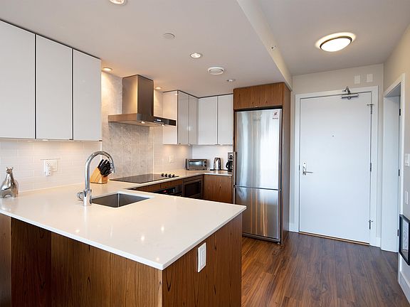 4th image of 159 W 2nd Ave #312