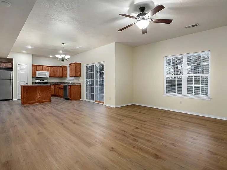 813 E Daniels St — Photo 1