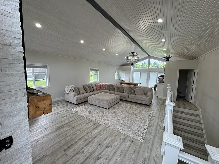 1571 N Huron Rd — Photo 10
