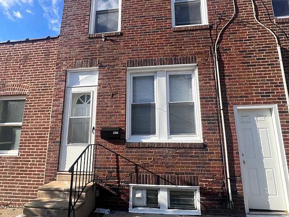 2nd image of 2208 Gaul St