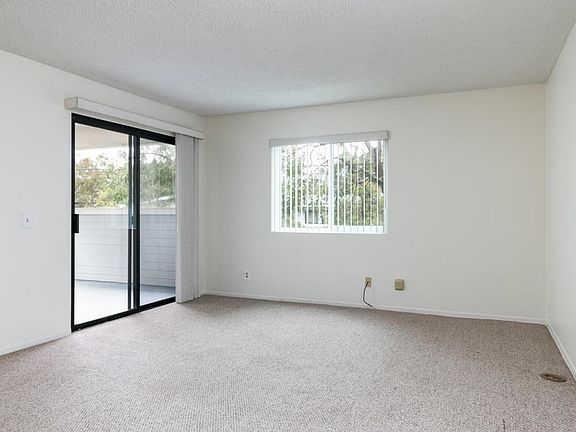 325 Ladera St 6-MLS_Size-004-16-Living R