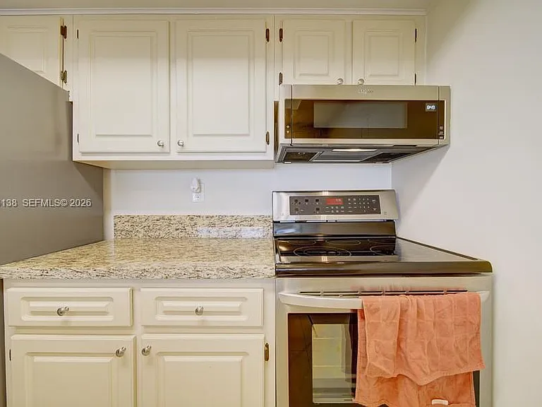 7601 E Treasure Dr #703 — Photo 5