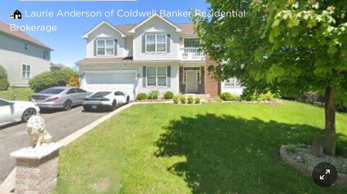 Fox Path Lane, Hoffman Estates — Photo 1