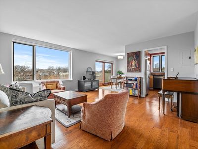 216 Saint Paul St APT 702, Brookline, MA, 02446