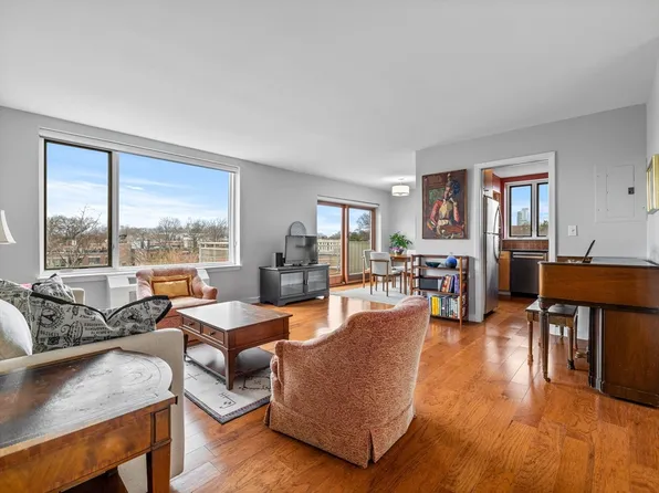 216 Saint Paul St APT 702, Brookline, MA 02446