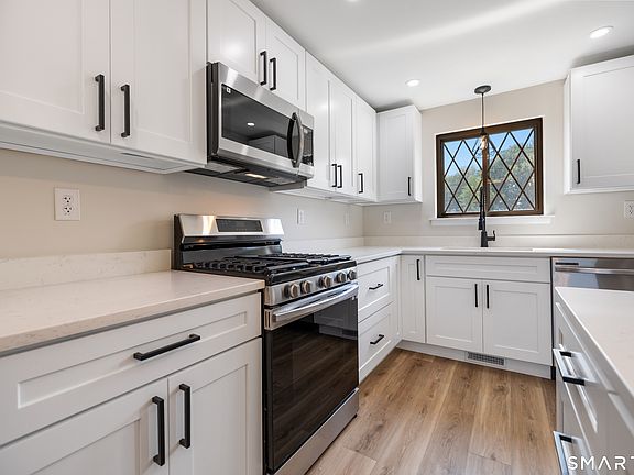5th image of 214 Cedar Hollow Drive #214