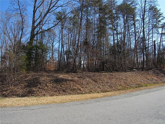 2nd image of 6826 Trace Dr