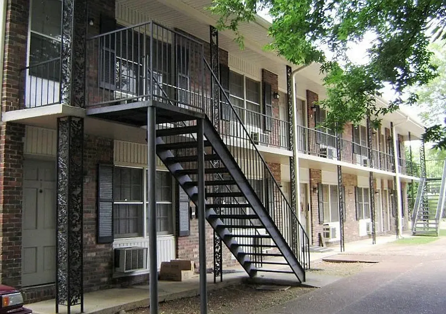 Wood Ave Apartments — Photo 3