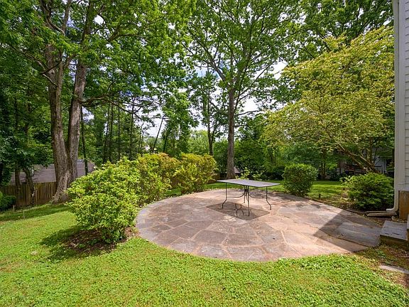 4th image of 304 Rowland Dr