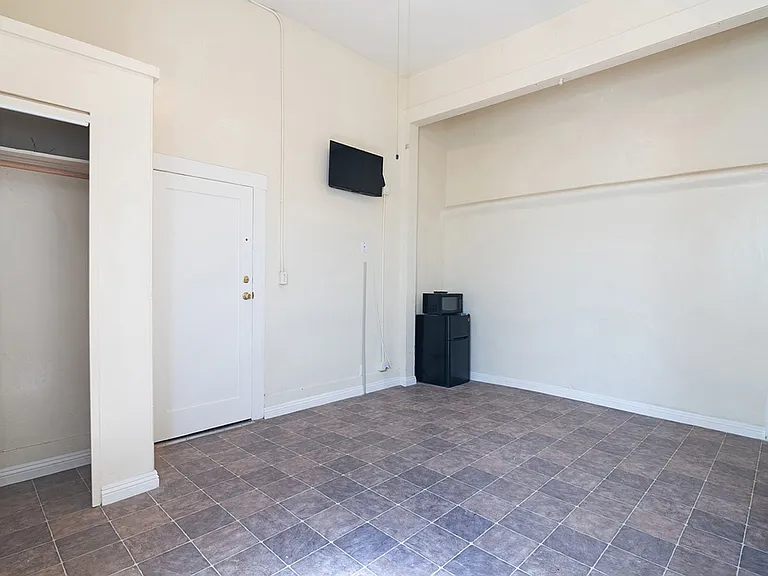 Mariachi Plaza Apartments (OLD) — Photo 24