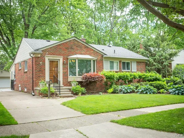 1577 E Melton Rd, Birmingham, MI 48009