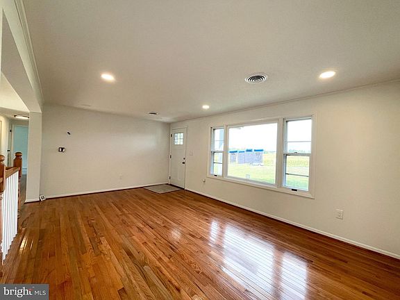 3rd image of 9715 Spencer Ln