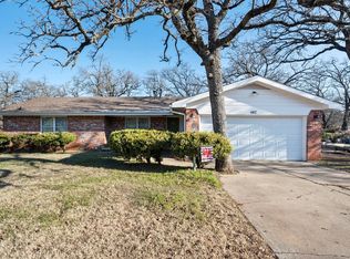 602 Woodlawn Dr, Keene, TX 76059