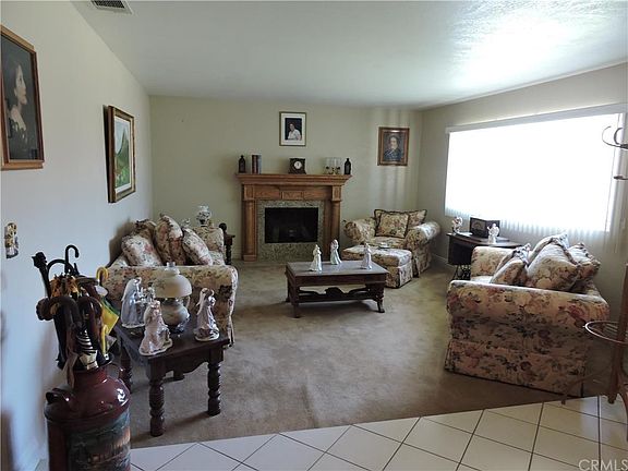 4th image of 11023 Vernon Ave