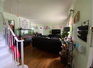 14 Aberdeen Rd, Westbury, NY 11590