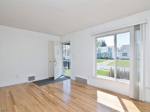3rd image of 20919 Hansen Rd