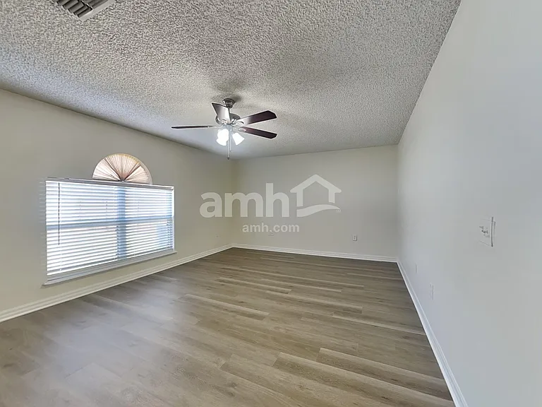 4618 Newbourne Way — Photo 5