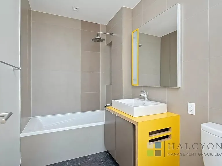101 Bedford Ave #Penthouse D-708 — Photo 7