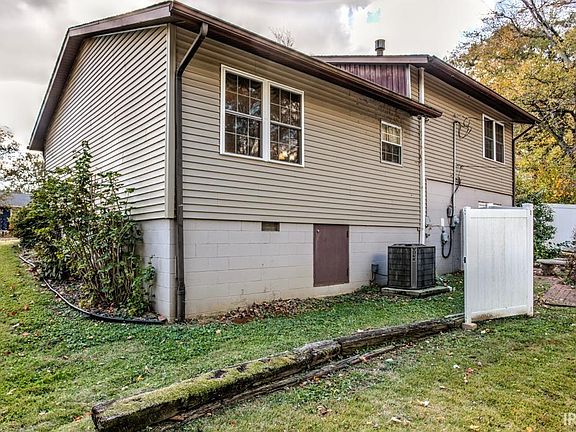 3rd image of 508 E Buena Vista Rd