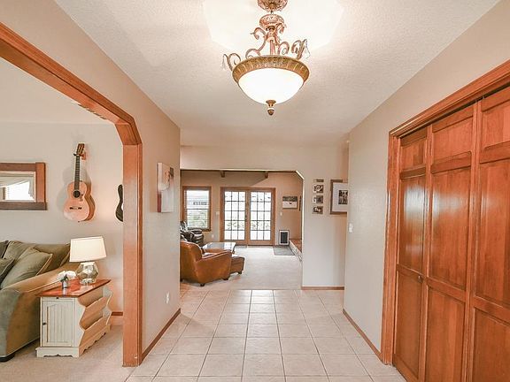 3rd image of 802 Monticello Ln