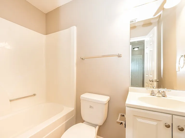 804 Hillandale Ln — Photo 15