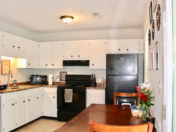 3rd image of 6421 NW Shaftsbury Dr