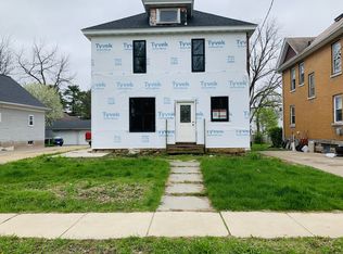 335 Division St, Platteville, WI 53818
